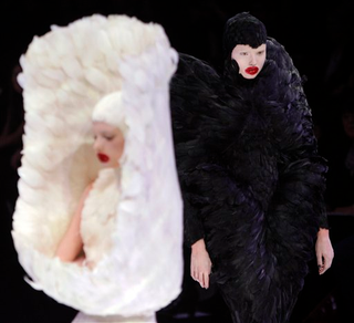 Illustration for article titled Alexander McQueen Fall/Winter 2009: Derelicte In Wonderland